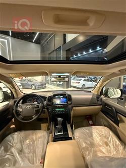 تۆیۆتا لاند کروزەر